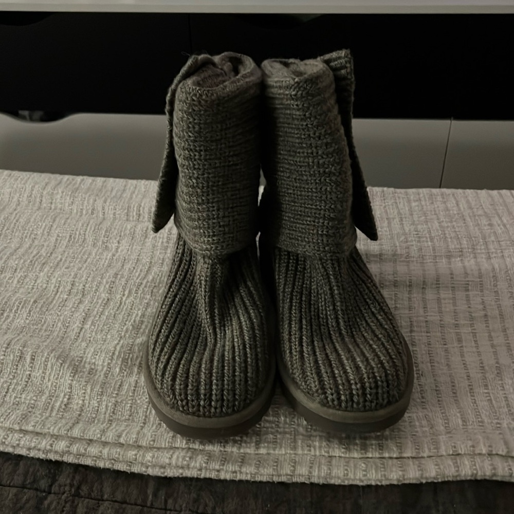 Women’s Uggs Classic Cardy Boot Size 8